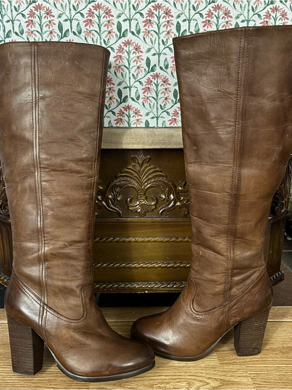 Steve Madden “HUDSON” Brown Leather Knee-High Block Heel Boots- sz 8- runs small